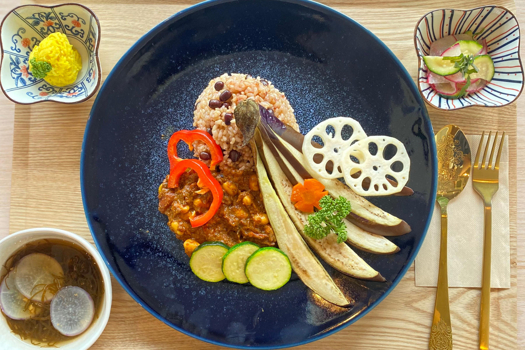 薬膳カレーLUNCHプレート